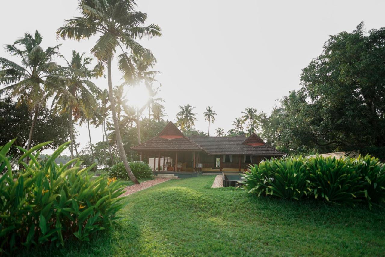 Vismaya Lake Heritage Turavur Exterior photo